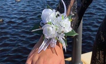 corsage bracelet